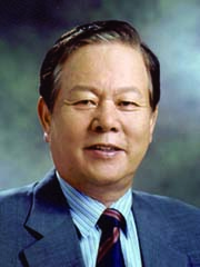 '최장수 CEO' 이정치 일동 회장, 대표이사 물러난다