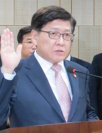前 장관·평가원장 영입…제약, 관료 출신 사외이사 모시기