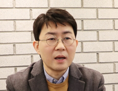 제약사 15년→음악평론가 변신...인문학 권하는 약사