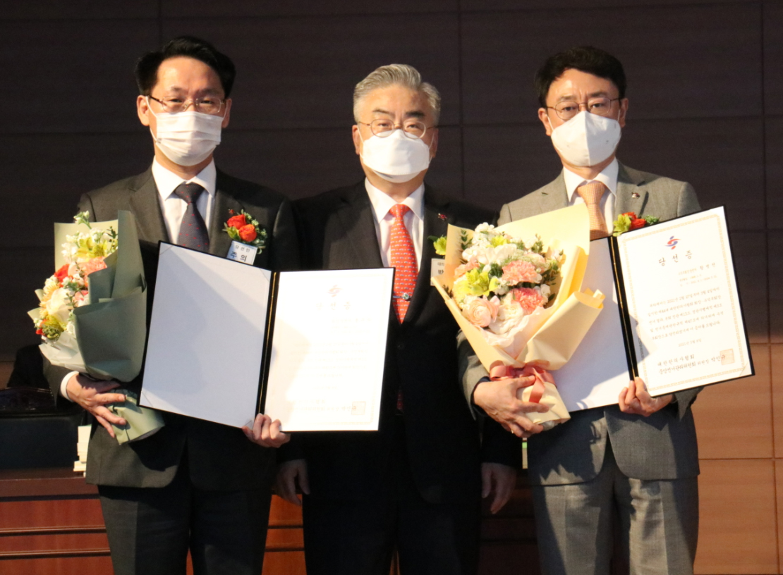 한의협, 홍주의·황병천 당선인에 당선증 교부
