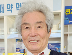 40년차 약제부장이 개업한 약국..."박물관이 따로없네"