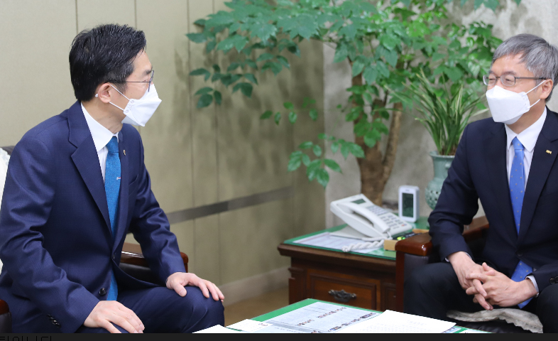 비급여 진료비 공개에 의사들 뭉친다…의-치 공조