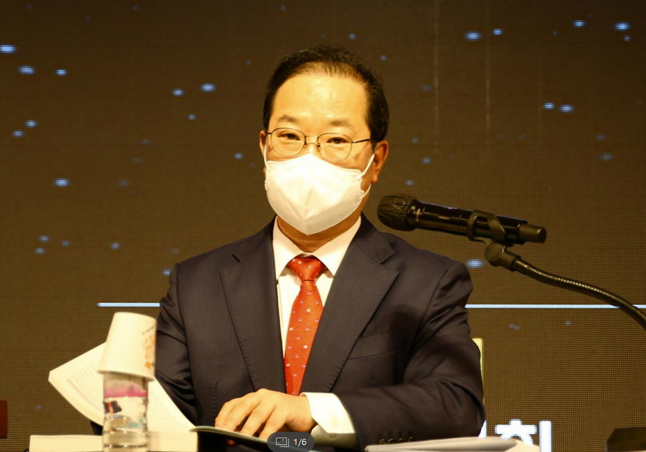 오랜만에 모인 약사회 임원들...1년만의 대면 이사회