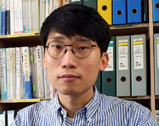 "문 대통령이 G7회의에서 특허권 유예 지지 밝혀야"
