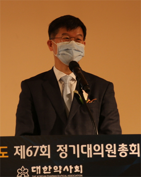 권덕철 장관 "공공심야약국 설치, 약국 서비스 강화"