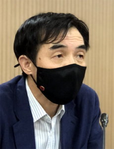 "초보 협상단장이라서"...고개숙인 이상일 급여상임이사