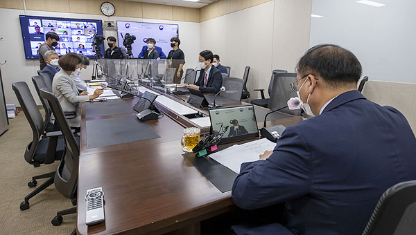 정부, 한국 백신 개발·생산 역량 확충 전략 모색