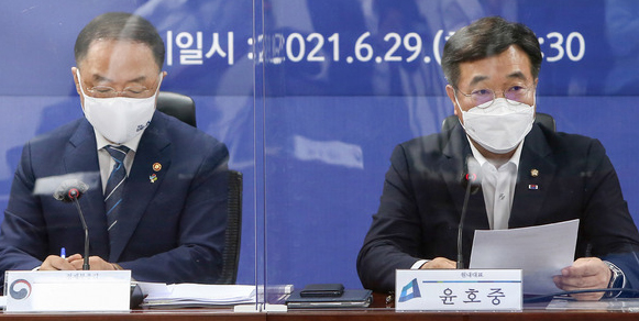 당정, 33조 슈퍼추경…재난지원금 소득 하위 80%까지 지원