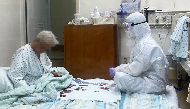 세상에서 가장 아름다운 간호사의 '화투 맞추기' 뭉클 