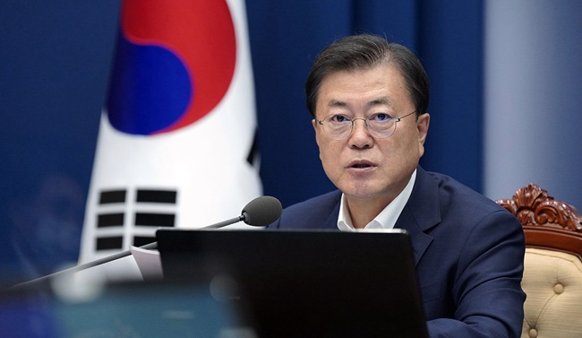 문 대통령 "2025년까지 백신 5대강국 도약…2.2조 투입"