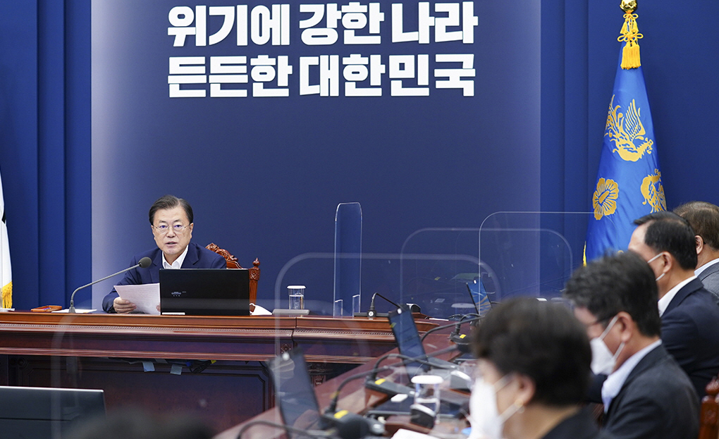 문 대통령, 공단이사장·심평원장 호출..."보장성 강화 주문"