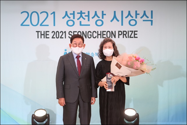 JW그룹, 성천상 시상식...한국의 슈바이처 발굴