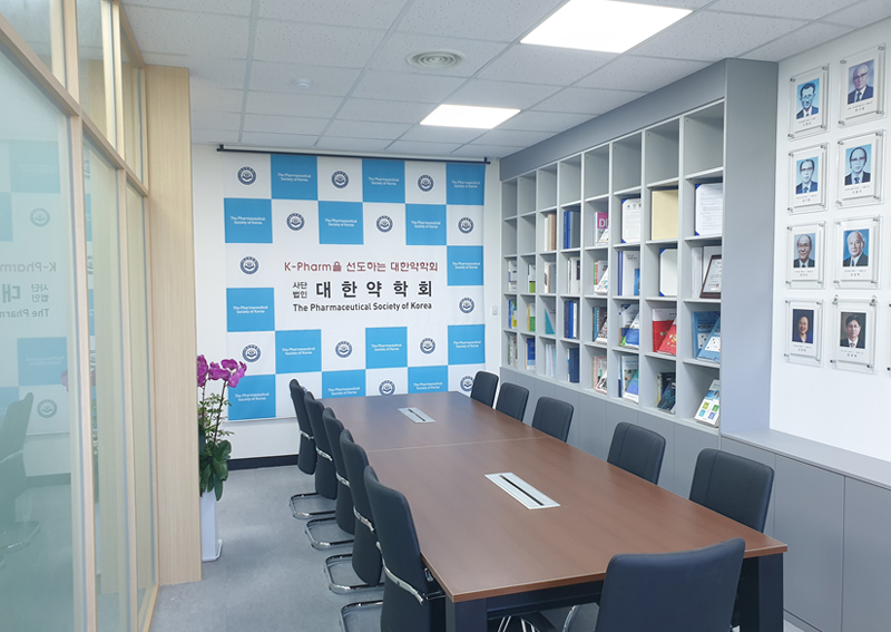 "약사회관 4층으로 이전했어요"…약학회, 새단장 기념식