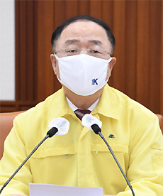 홍남기 부총리 "10월 위드코로나 시도…방역·경제 조화"