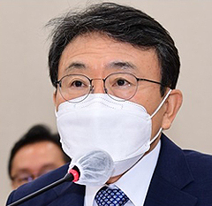 권덕철 "펀드 조성·연구자 데이터뱅크로 국산 항암제 지원"