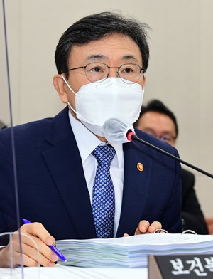 권 장관 "공공 전자처방전, 관련 단체들과 논의할 것"