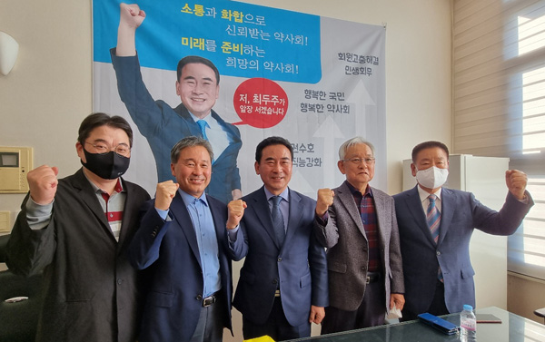 [서울] 최두주 캠프 선대위원장에 최창엽·명건복·이동문