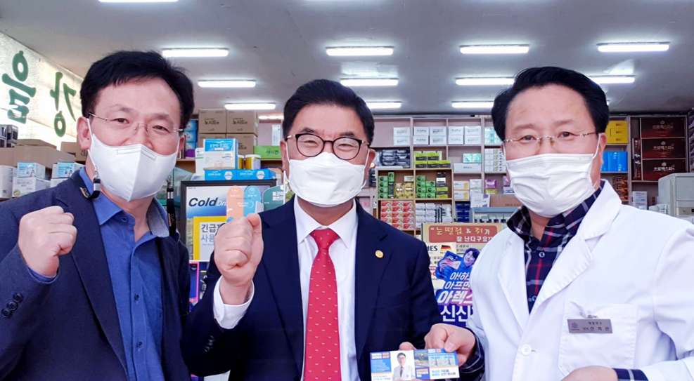[경기] 박영달 첫 공략지는 용인...약국 선거운동 돌입
