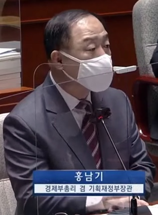 홍남기 부총리 "공공심야약국 필요…예산 살필것"