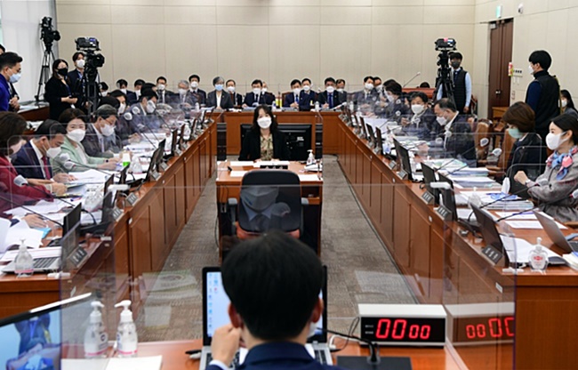 K-글로벌 백신·신약 메가펀드...제약산업 지원 예산 통과