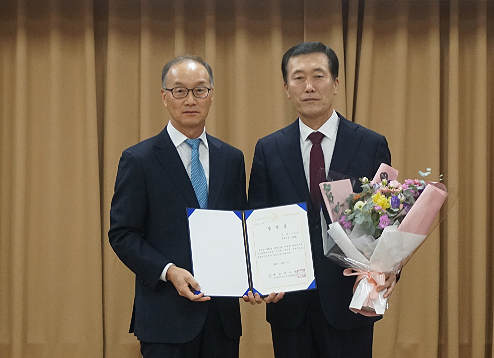 대구시약 선관위, 조용일 당선인에 당선증 전달 