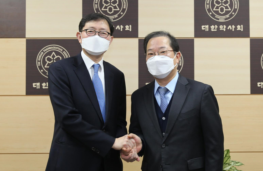 약사회, 이재명 캠프에 '단골약국제' 공약반영 건의