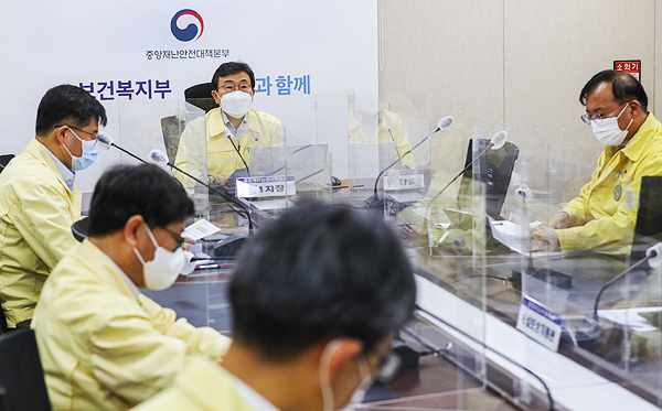 확진자 8천명 돌파하자 동네의원 재택치료 체제 전환
