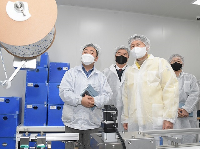 식약처장, 휴마시스 방문…자가검사키트 제조 현황 점검