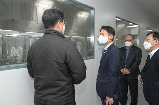 김강립 처장 "국내 mRNA 백신 생산 제도적 지원 돕겠다"