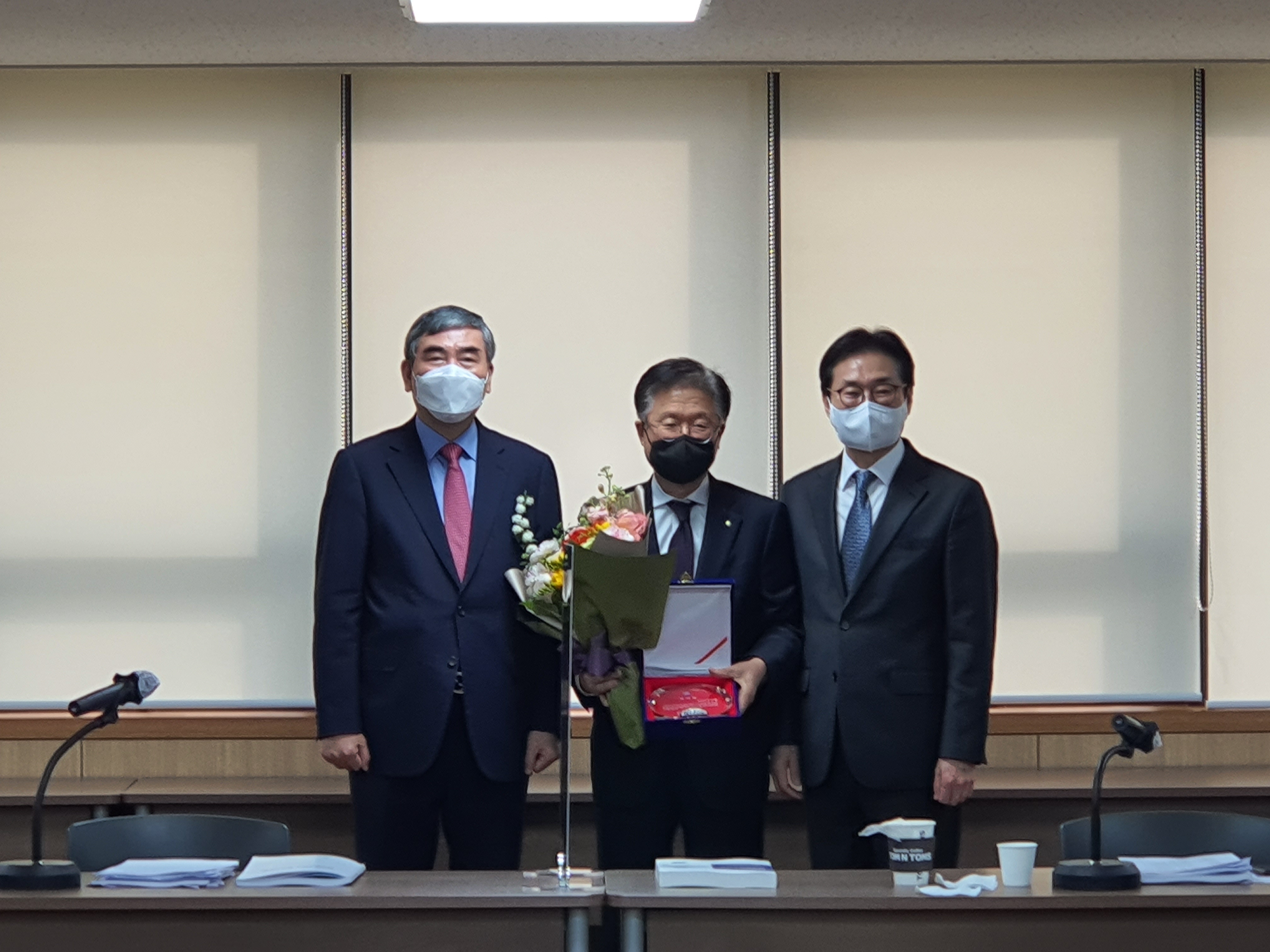 제약바이오협회, 조욱제 유한양행 사장에 감사패