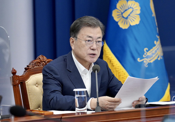 문 대통령 "키트대란, 조기 진정"...약사들 '글쎄요'