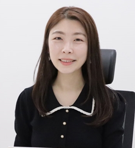 "혼자선 어려웠을 책 출간...약사 14명 뭉치니 뚝딱"