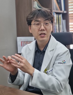 "대장암 국가검진, 분변잠혈검사 대신 내시경 전환해야"