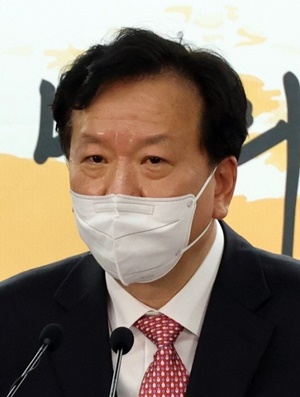 "결혼이 암 특효약"…정호영 "저출산 안타까워 쓴 글"