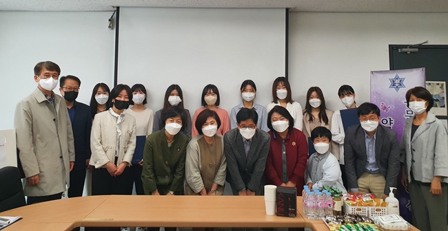 숙명약대 동문회, 모교 후배 7명에 장학금 전달 