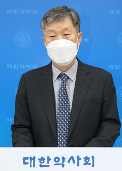 "34년째 면허수당 월 7만원...약사 공무원 처우 개선을"