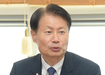 "국내 첫 개발 항체치료제, 40일 만에 허가 큰 성과"