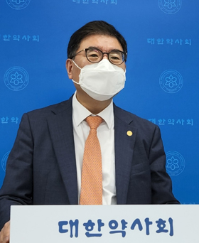 "약국 늘고 내방객은 줄고…수가인상 1등이 능사 아냐"