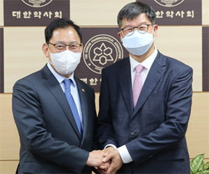 이기일 복지부 2차관 약사회관 방문…"약계 현안 협력" 
