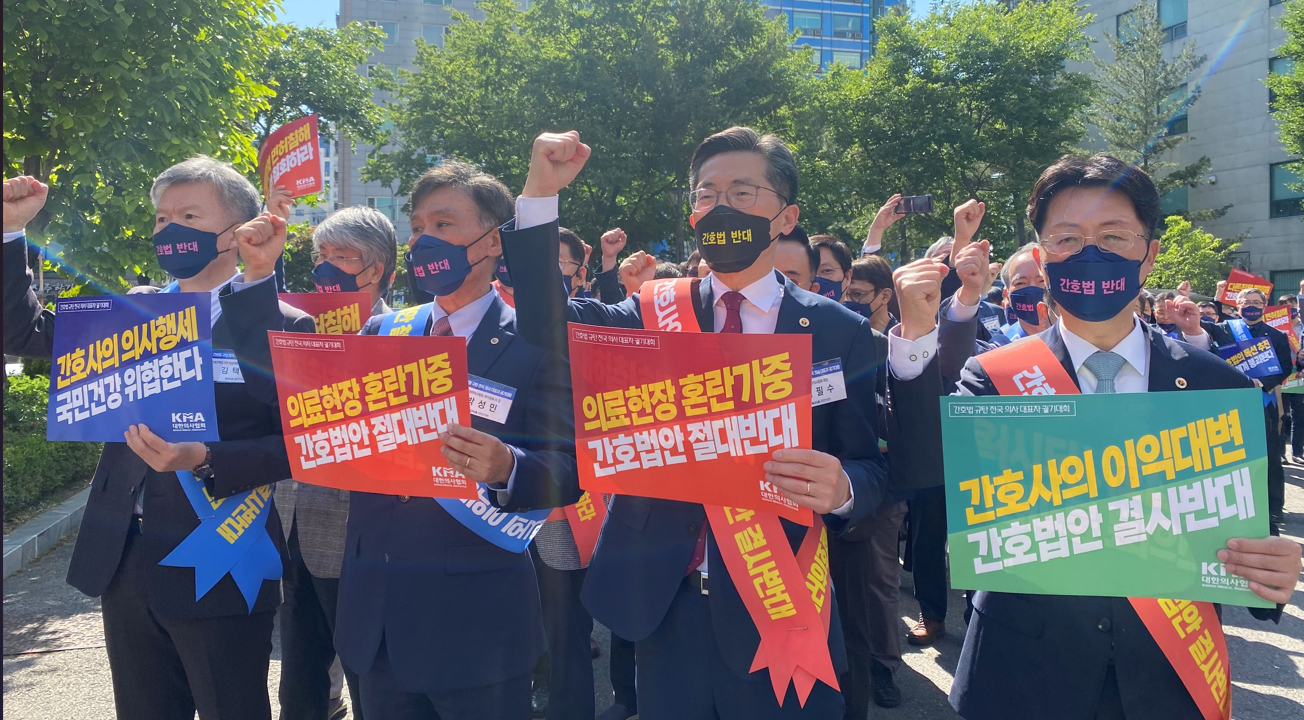 "간호법 통과땐 총궐기 불사"...거리로 나선 전국 의사들