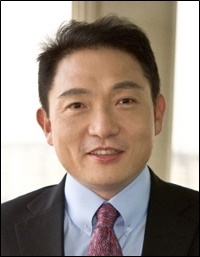 윤재승 대웅제약 전 회장, CVO 복귀…전문경영인 지원