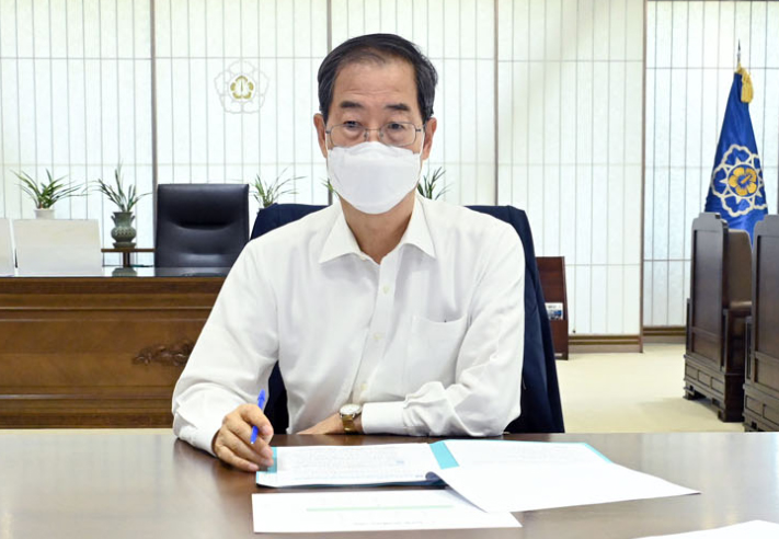 한 총리 "규제혁신 대통령 의지 커...전 부처 TF 설치하라"