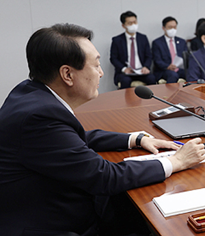 윤 대통령, 질병관리청 방문 "바이오헬스 투자 강화"