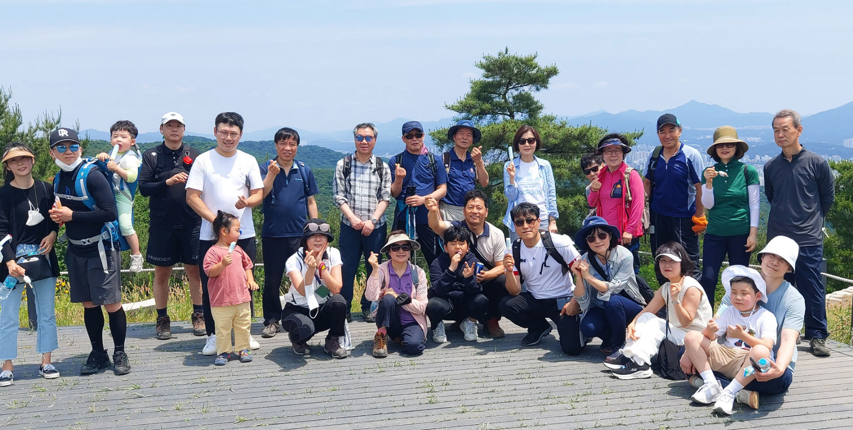 광진구약, 등산동호회 발족…아차산서 첫 산행