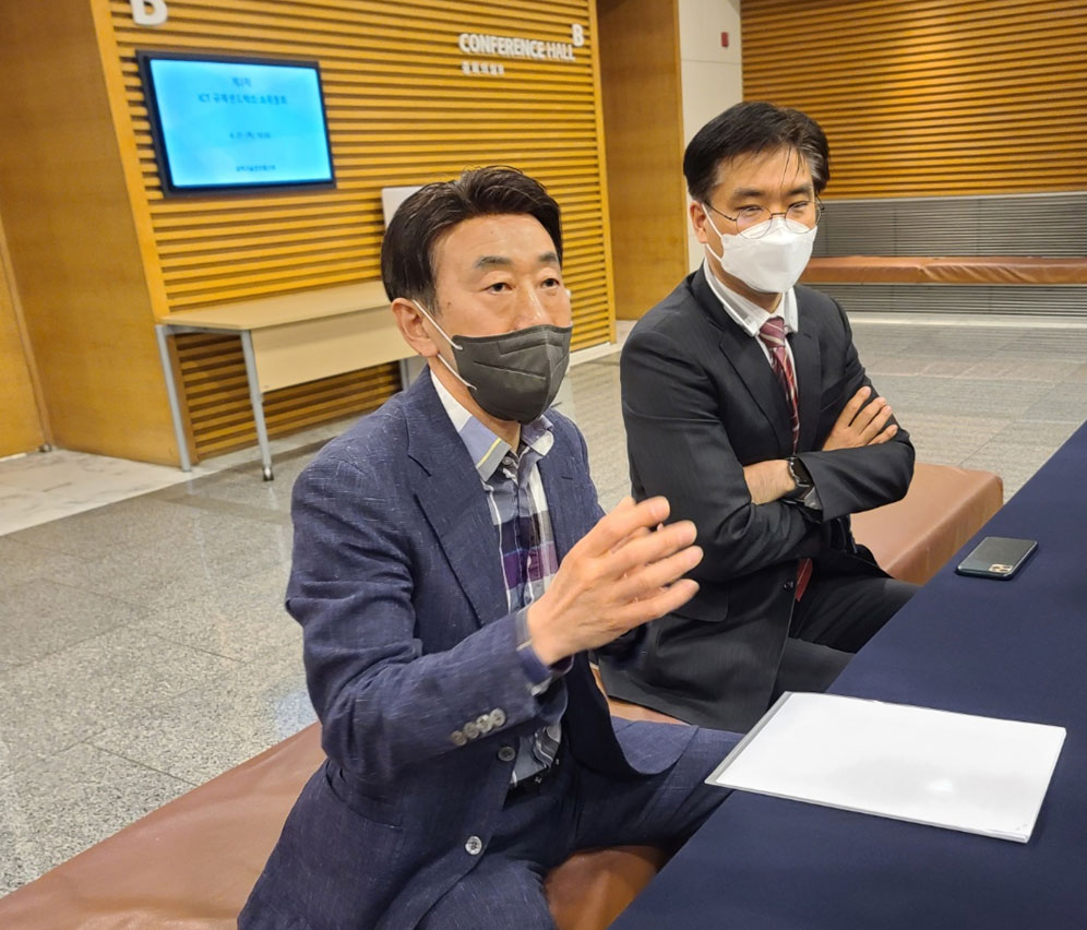 "6월 중 심의 어렵다"…보름 만에 빗나간 약사회 예측