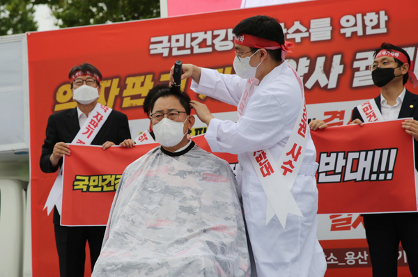 화상투약기 운명의 20일...약사회, 저지할 수 있을까?