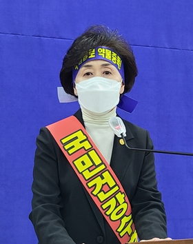 권영희, 비대위원장 사퇴..."화상투약기에 책임 통감"