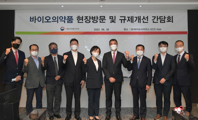 오유경 처장, 국산 1호 코로나 백신 개발사 방문