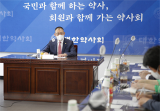 대화 단절 18일만에…약사회, 정부와 협의채널 연다