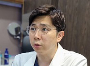 "파스로 버티지 말고 체외충격파 치료 받으세요“